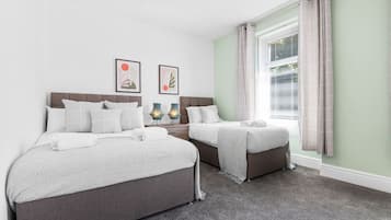 4 bedrooms, iron/ironing board, free WiFi