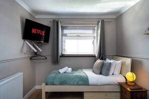 2 bedrooms, iron/ironing board, free WiFi