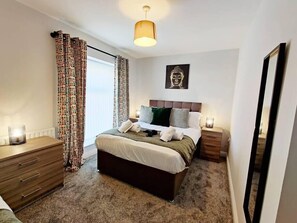 4 bedrooms, iron/ironing board, free WiFi