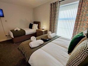 4 bedrooms, iron/ironing board, free WiFi