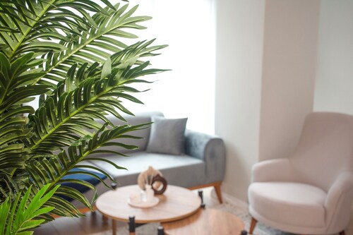 Cozy apt with bedroom & office