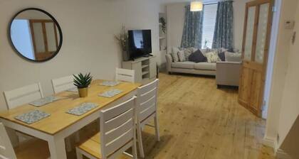 3 Bed • Parking • Smart TV`s • Great for Work