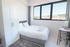 1 Schlafzimmer, Schreibtisch, Bügeleisen/Bügelbrett, WLAN