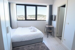 1 chambre, bureau, fer et planche à repasser, Wi-Fi