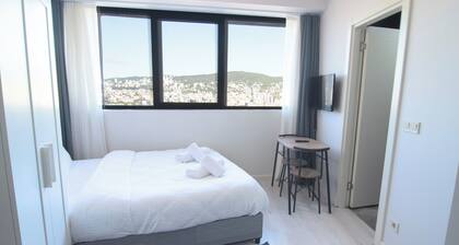 28th Floor cozy Studio