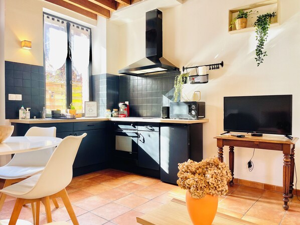 Fridge, microwave, oven, stovetop