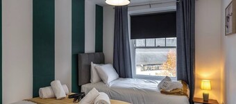 Contractor Room • Kitchen • Central Spot