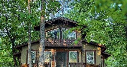 Swiss Chalet Treehouse with Jacuzzi