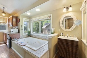 Shower, jetted tub, hair dryer, towels