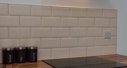 Contractor Room • Kitchen • Central Spot