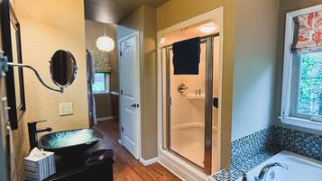 Shower, jetted tub, hair dryer, towels