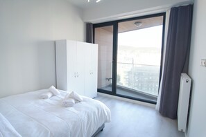 1 makuuhuone, työpöytä, silitysrauta/-lauta, Wi-Fi