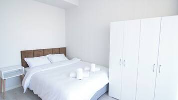 1 bedroom, desk, iron/ironing board, WiFi