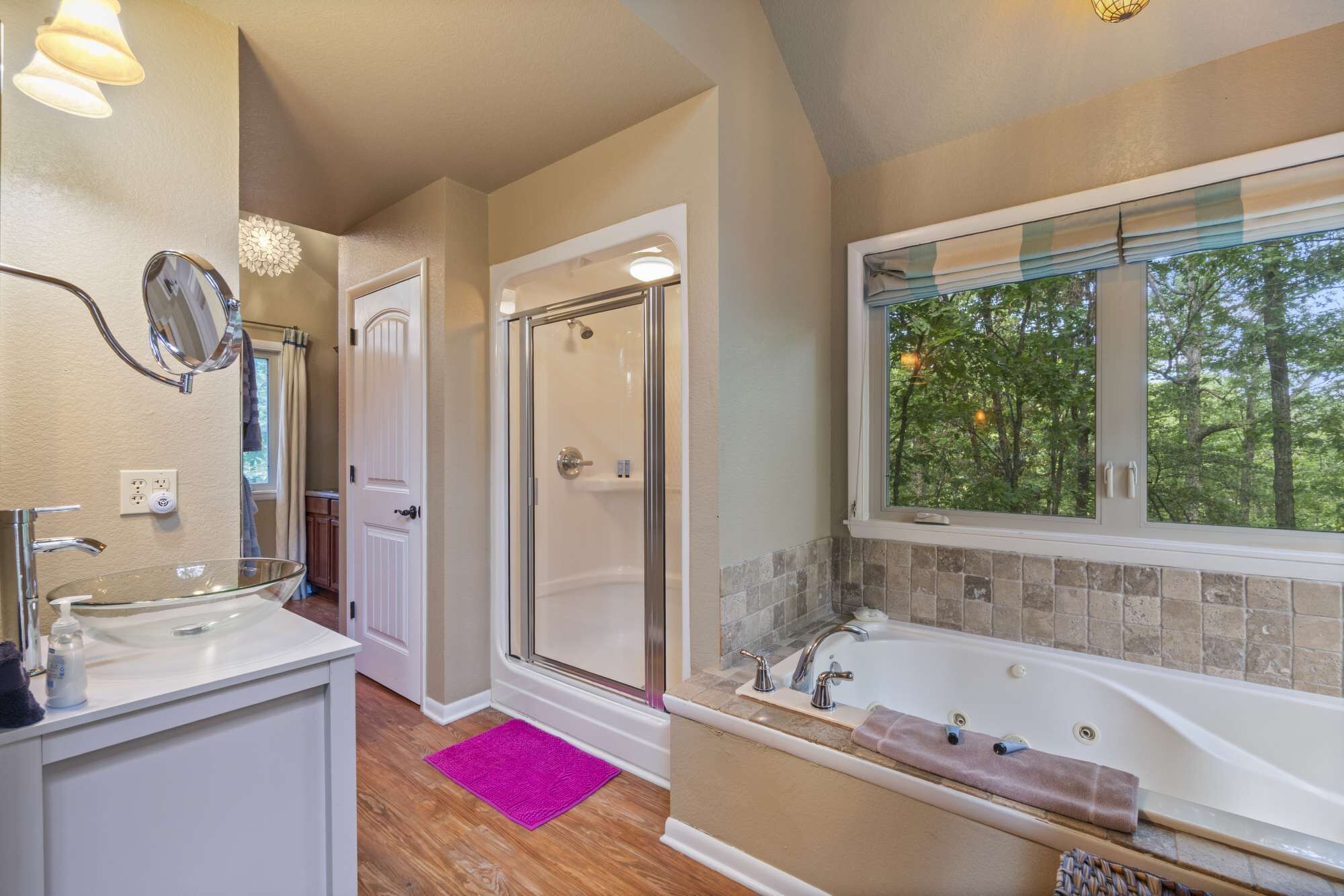 Shower, jetted bath, hair dryer, towels
