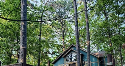 Big Pine Treehouse with Jacuzzi
