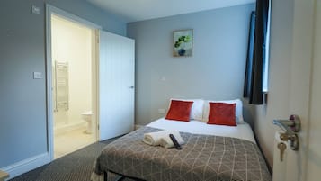 2 bedrooms, desk, iron/ironing board, free WiFi