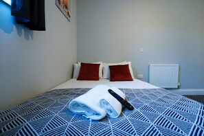 2 bedrooms, desk, iron/ironing board, free WiFi