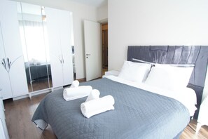 2 bedrooms, desk, iron/ironing board, free WiFi