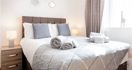 Contractor-Approved • 4 Bed • Smart TVs •Access M4