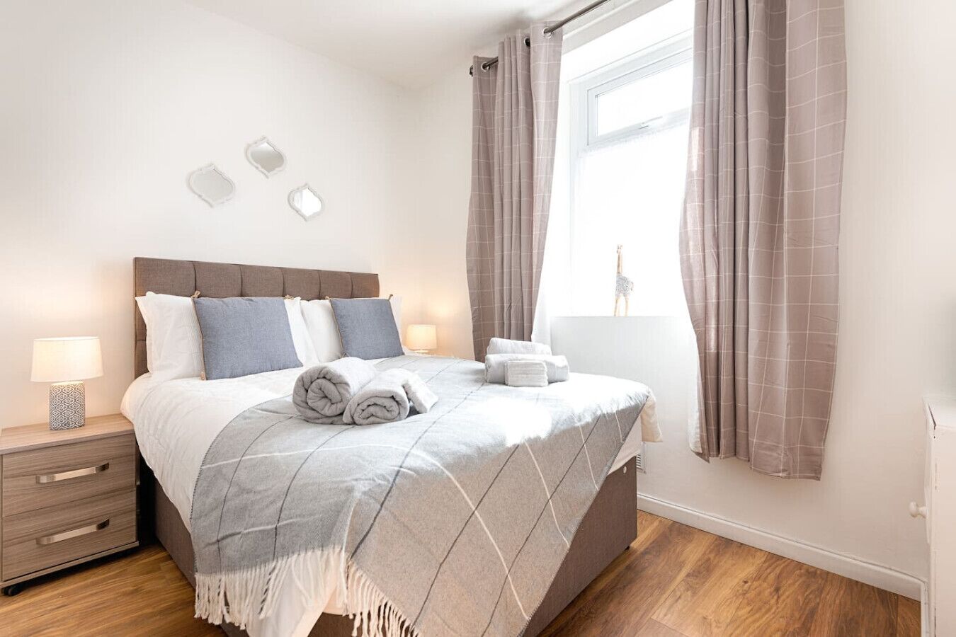 4 chambres, fer et planche à repasser, accès à Internet