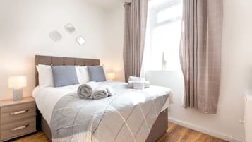 4 bedrooms, iron/ironing board, WiFi, bed sheets