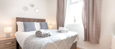 4 bedrooms, iron/ironing board, Internet