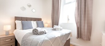 Contractor-Approved • 4 Bed • Smart TVs •Access M4