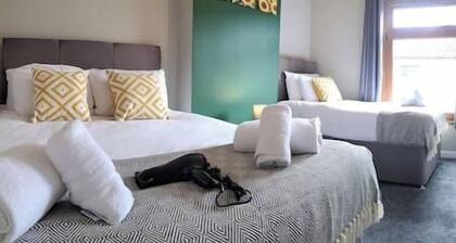 3 Doubles • Sleeps 8 • Ideal for Work Crews