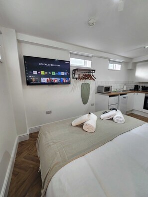 1 bedroom, iron/ironing board, free WiFi