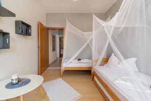 1 bedroom, iron/ironing board, travel cot, free WiFi