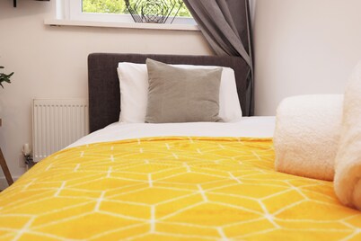 City / Sleeps 5 / TV Every Room