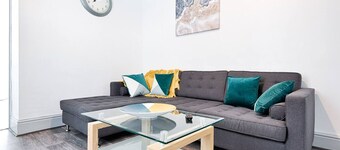 Work Stay: 3BR • Near Stadium • Smart TVs