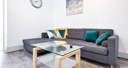 Work Stay: 3BR • Near Stadium • Smart TVs