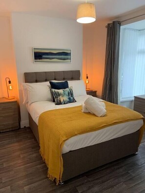 4 bedrooms, iron/ironing board, free WiFi