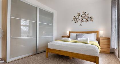 Four bedroom in United Kingdom of Great Britain and Northern Ireland, Loughor