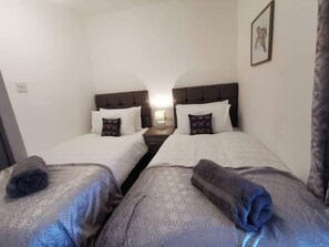 4 bedrooms, iron/ironing board, free WiFi