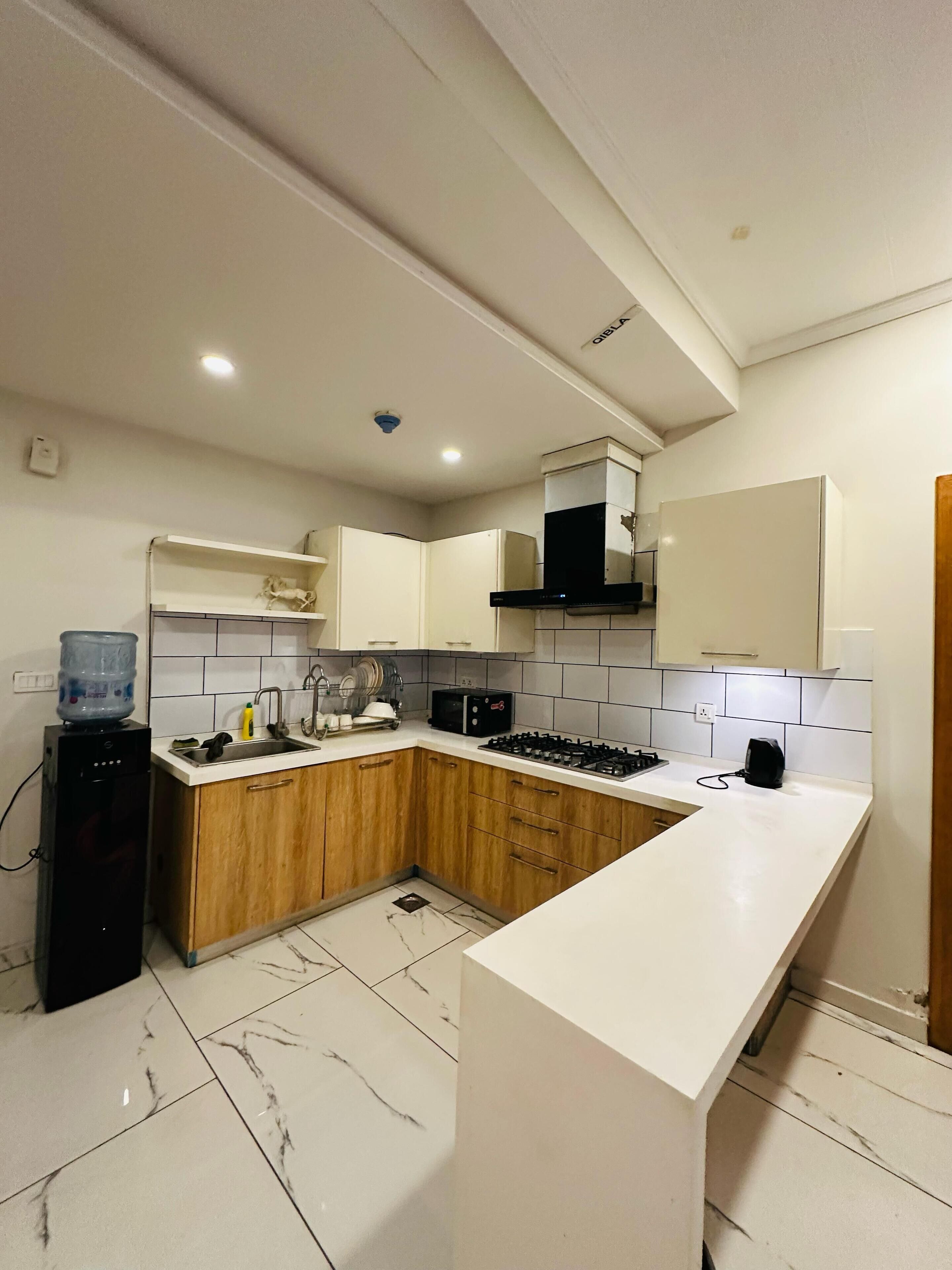 冷蔵庫、電子レンジ、コンロ、電気ポット