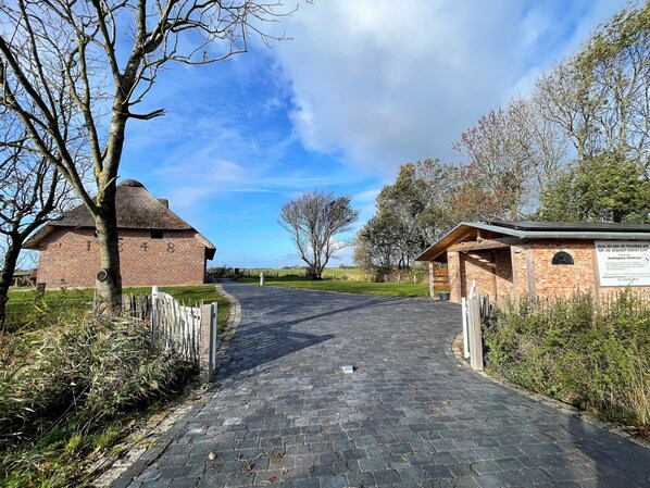 Property grounds - Holiday home Nele - terrace, sauna, fenced garden, 3 bedrooms, fireplace (Emmelsbüll-Horsbüll)