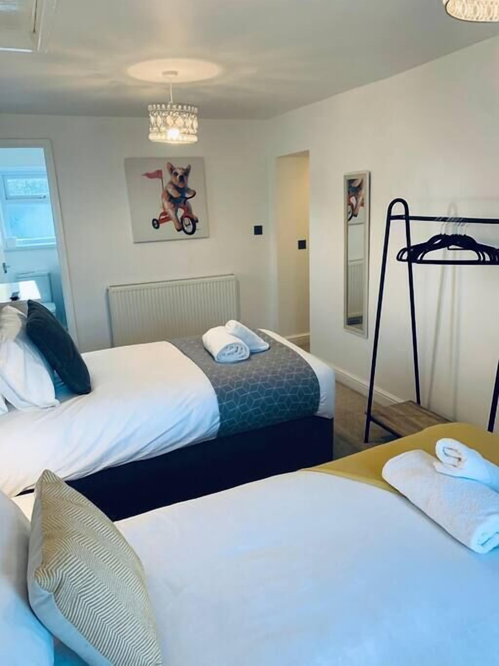 5 bedrooms, iron/ironing board, free WiFi