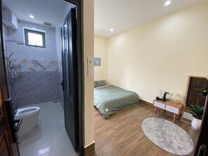 Basic Double Room, Balcony, Courtyard View | Living area