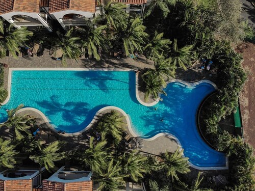 3-Bedroom, 2-Bath condo at the Breeze Private Residences Club w/amenities