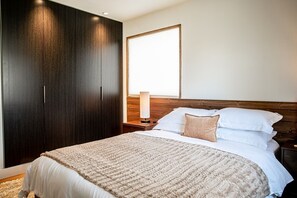 3 chambres, fer et planche à repasser, Wi-Fi, draps fournis