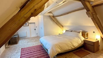 4 bedrooms, travel cot, WiFi, bed sheets
