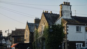 Front of property - Cambridge House (Windermere)