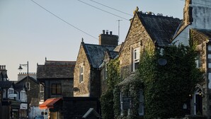 Front of property - Cambridge House (Windermere)
