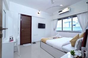 2 makuuhuonetta, työpöytä, silitysrauta/-lauta, Wi-Fi