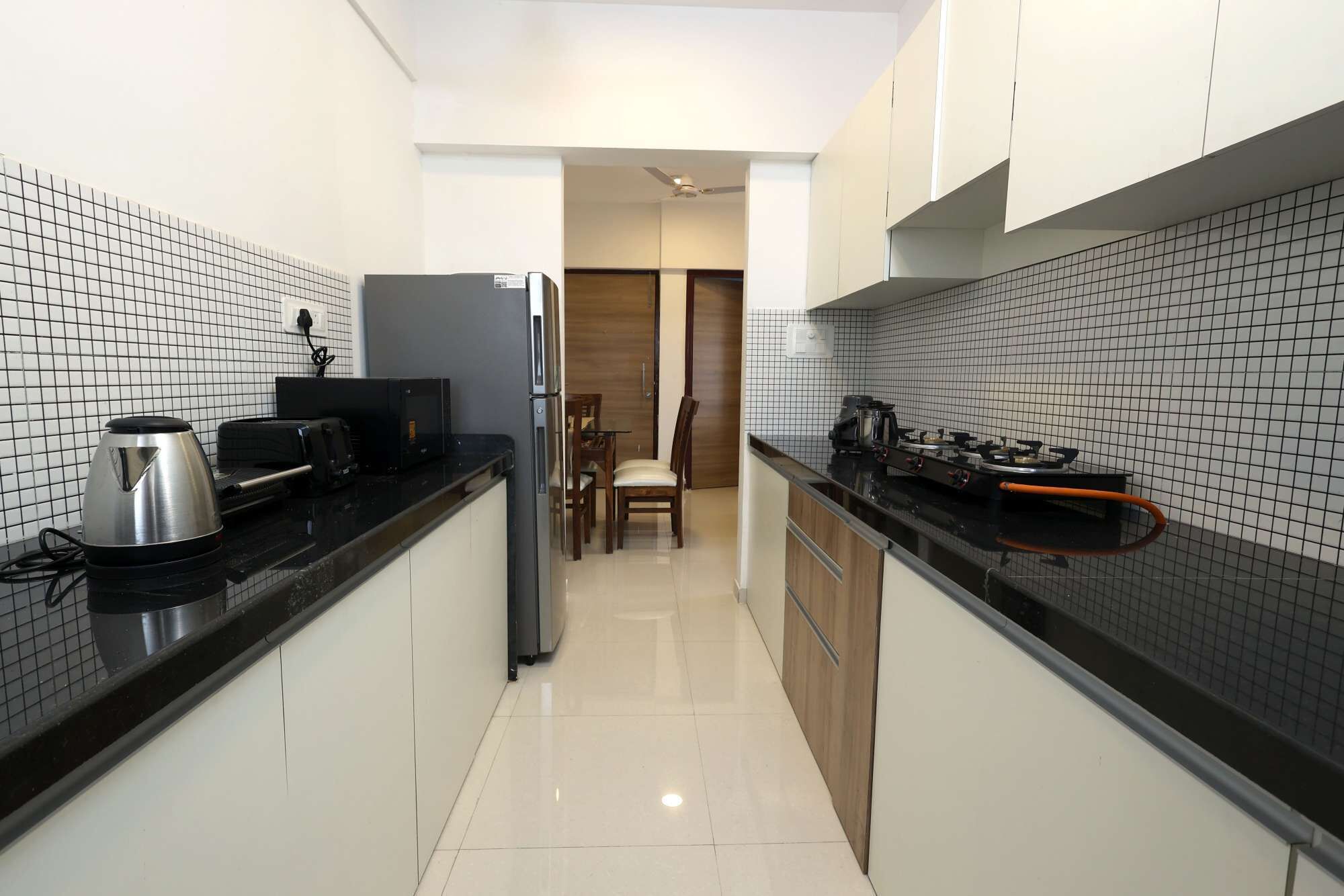 Kylskåp, mikrovågsugn, ugn och spishäll