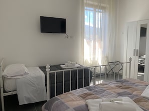 1 chambre, fer et planche à repasser, Wi-Fi, draps fournis