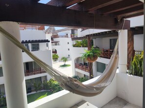 Classic Apartment, 2 Bedrooms, Balcony, Pool View | Balkoni