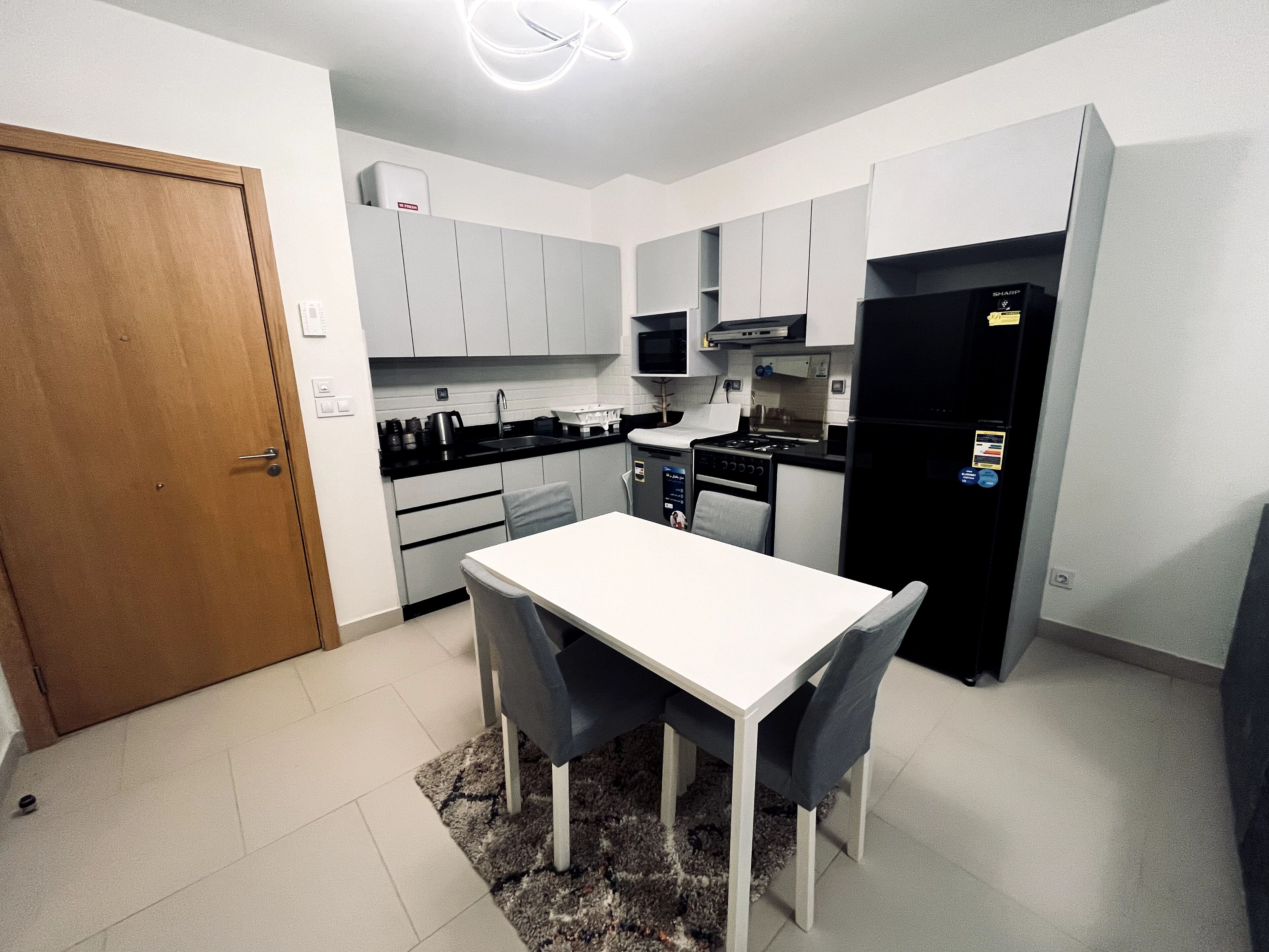 Kjøleskap, mikrobølgeovn, ovn og oppvaskmaskin